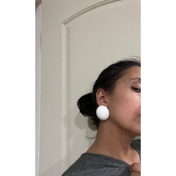 White stud earring retro large Snow White statement big dome round earring bold - Picture 4 of 6